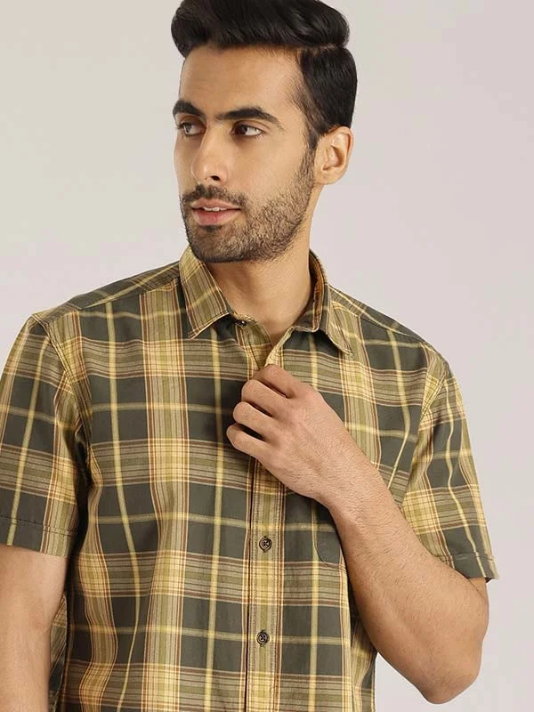 Men Checked Half Sleeve Cotton Shirt