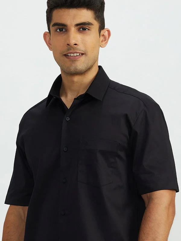 Men Solid Half Sleeve Cotton Stretch Shirt